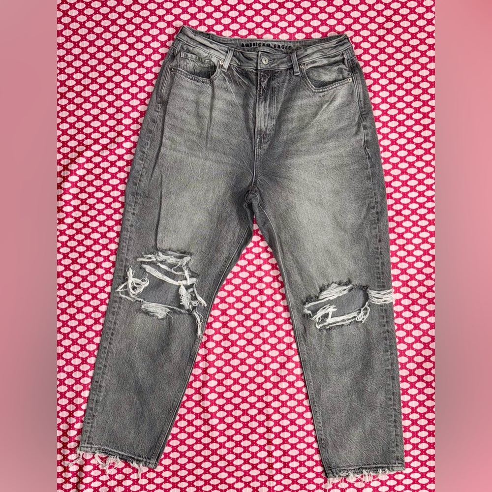 American Eagle Outfitters Distressed Gray Mom Jeans! Sz 14!